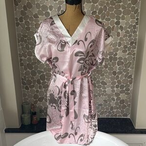 NWOT Pink and Gray Satin kimono Robe
